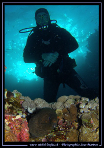 My friend Stephane watching a big Muray.... Que du bonheu... by Michel Lonfat 